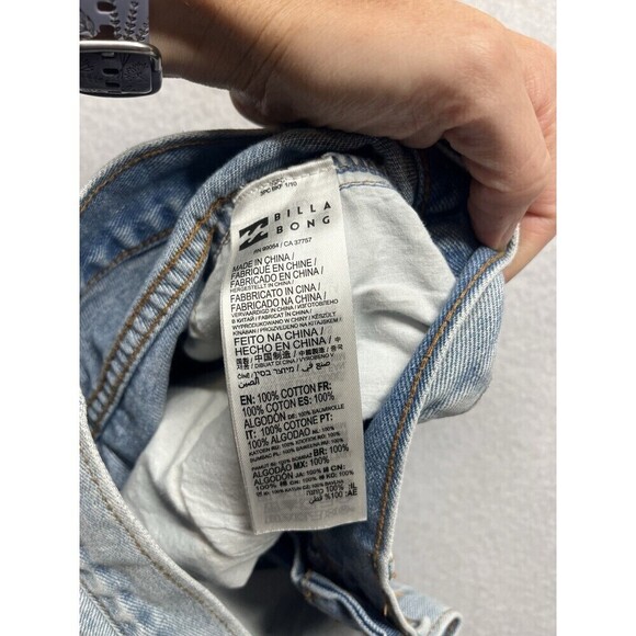 Billabong Women's Denim Short Light Wash 2” Inseam Size 29 Cut Off Distressed - Picture 4 of 4